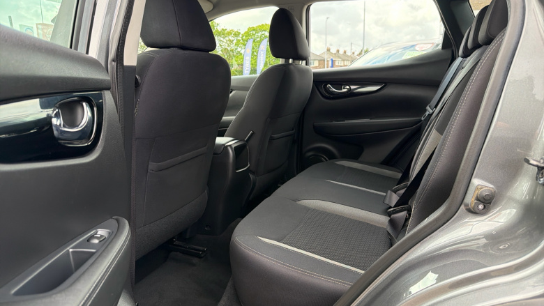 Nissan Qashqai 1.3 DiG-T 160 Acenta Premium 5dr Petrol Hatchback